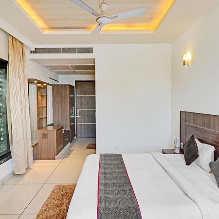 فندق Oyo Townhouse 484 Sanskriti دلهي المظهر الخارجي الصورة