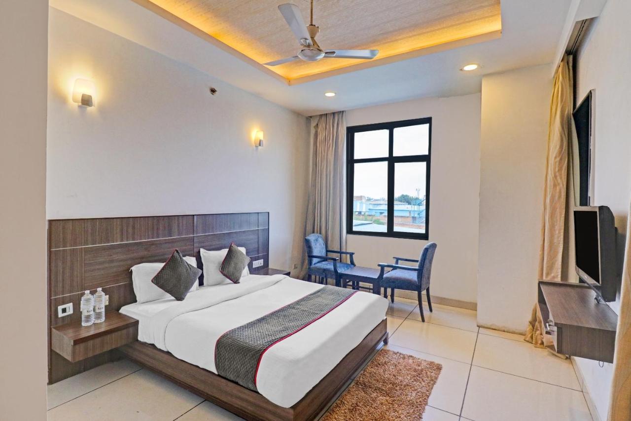 فندق Oyo Townhouse 484 Sanskriti دلهي المظهر الخارجي الصورة